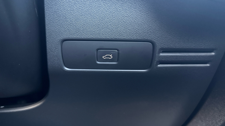 Volvo Xc40 2.0 B4P Plus Dark 5dr AWD Auto Petrol Estate